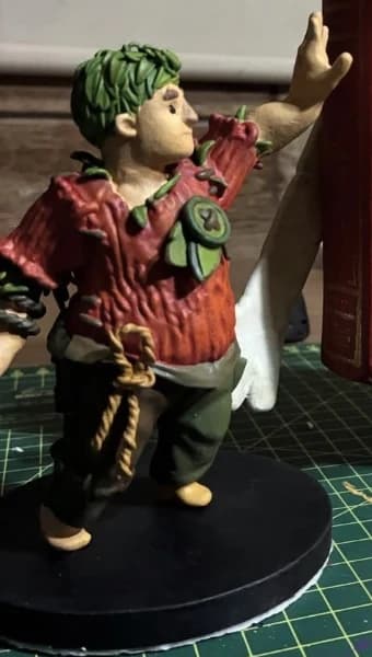 Cody de madeira, pintada à mão